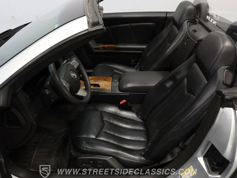 Used 2009 Cadillac XLR image 34