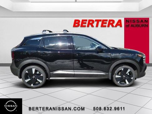 New 2026 Nissan Kicks SR w/ Cold Weather Package image 2