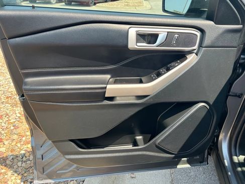 Used 2022 Ford Explorer XLT AWD/4WD image 19