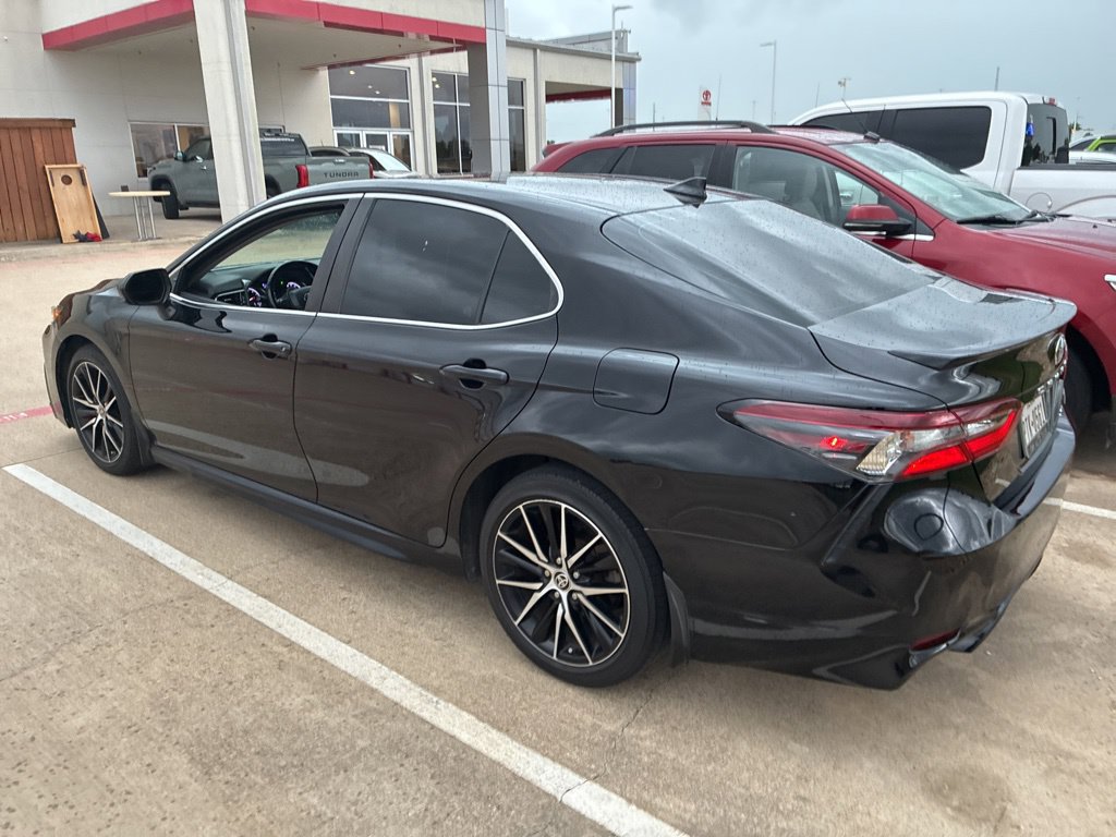 Used 2021 Toyota Camry SE FWD image 4