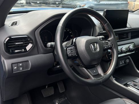 Used 2025 Honda Pilot TrailSport image 21