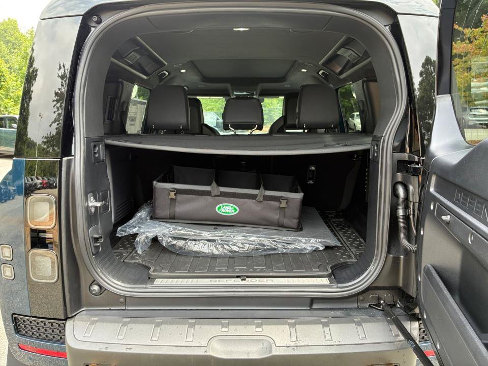 New 2026 Land Rover Defender 110 AWD/4WD image 15