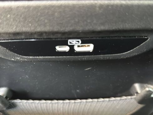 Used 2023 Chrysler Pacifica Touring-L w/ S Appearance Package AWD/4WD image 34