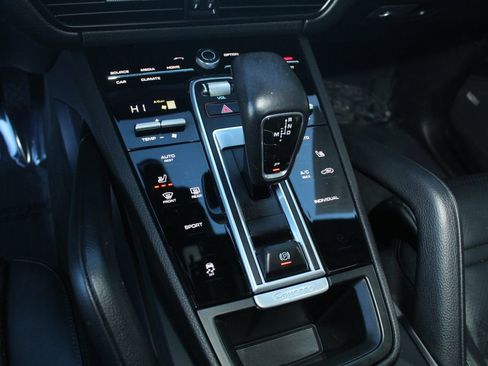 Certified 2022 Porsche Cayenne image 17