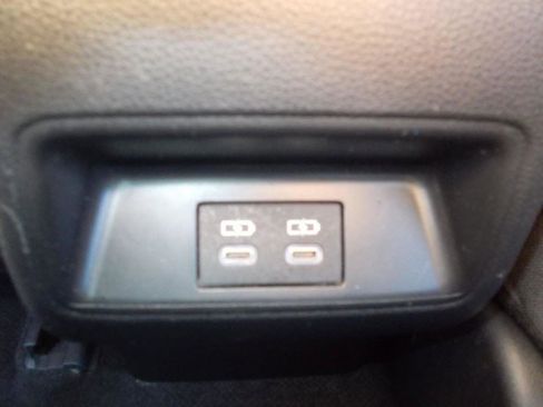 Used 2025 Toyota Corolla LE image 12