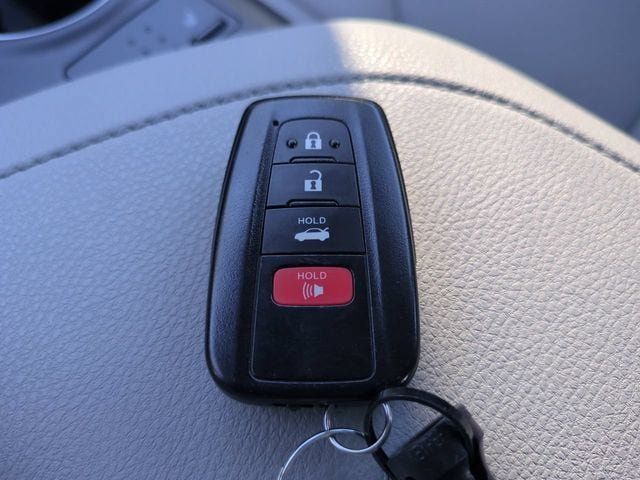 Used 2022 Toyota Camry XLE FWD image 27