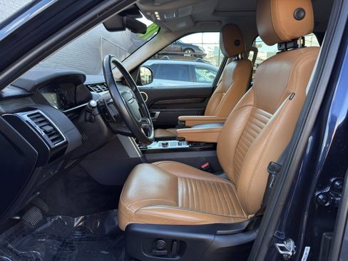 Used 2018 Land Rover Discovery HSE image 16