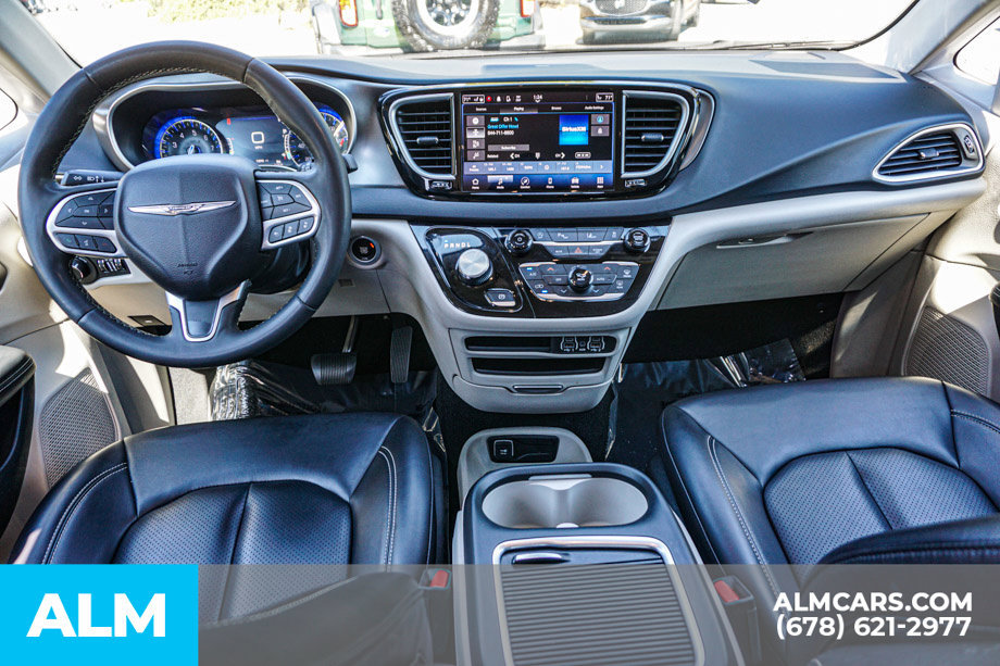 Used 2023 Chrysler Pacifica Touring-L FWD image 27