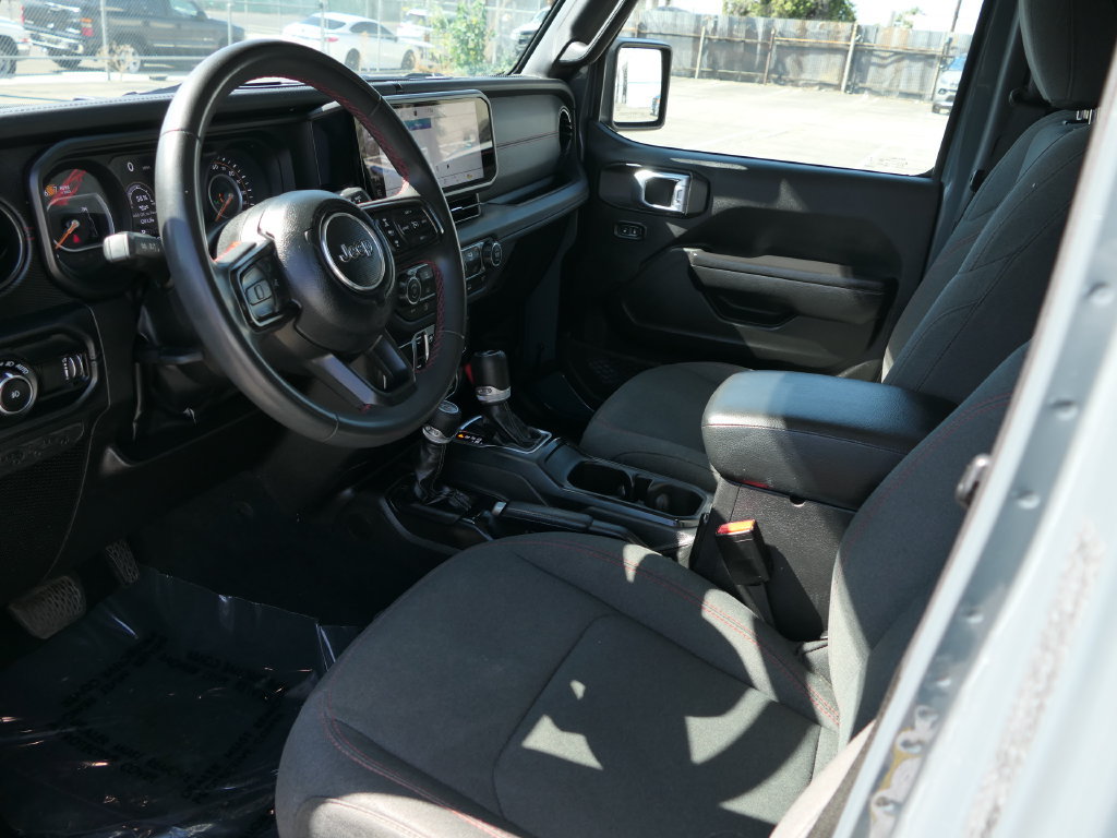 Used 2024 Jeep Wrangler Unlimited Rubicon AWD/4WD image 10