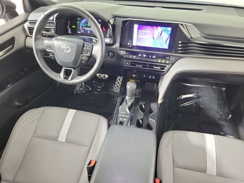 Used 2025 Toyota Camry SE FWD image 15