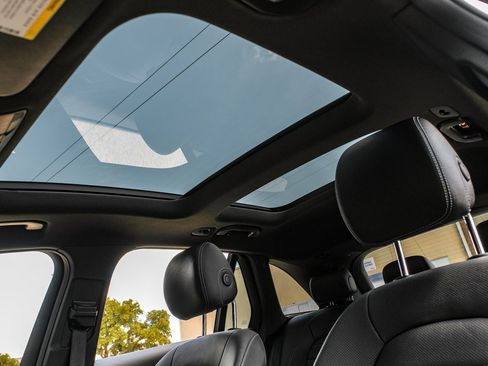 Used 2018 Mercedes-Benz GLC 43 AMG 4MATIC image 4