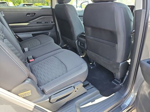 Used 2025 Nissan Pathfinder SV FWD image 15