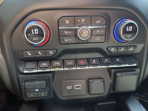 Used 2021 Chevrolet Silverado 1500 High Country AWD/4WD image 26