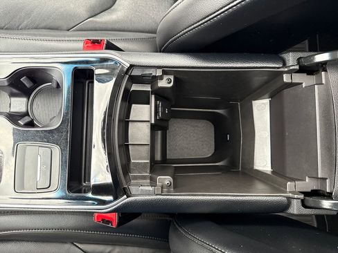 Used 2019 Ford Edge Titanium w/ Cold Weather Package image 32