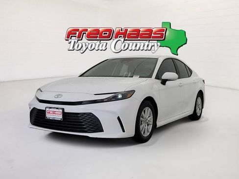 Used 2025 Toyota Camry LE w/ Convenience Package FWD image 1