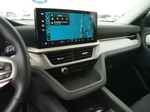 Used 2025 Ford Explorer Active RWD image 28