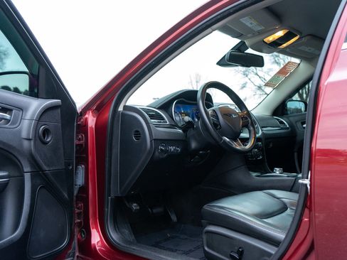 Used 2016 Chrysler 300 Limited image 13