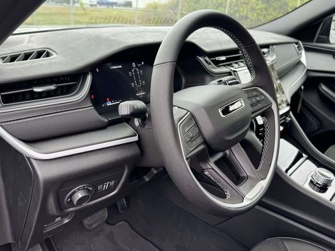 New 2025 Jeep Grand Cherokee L Altitude image 2