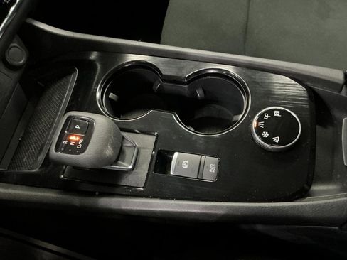 Used 2023 Nissan Rogue S image 18