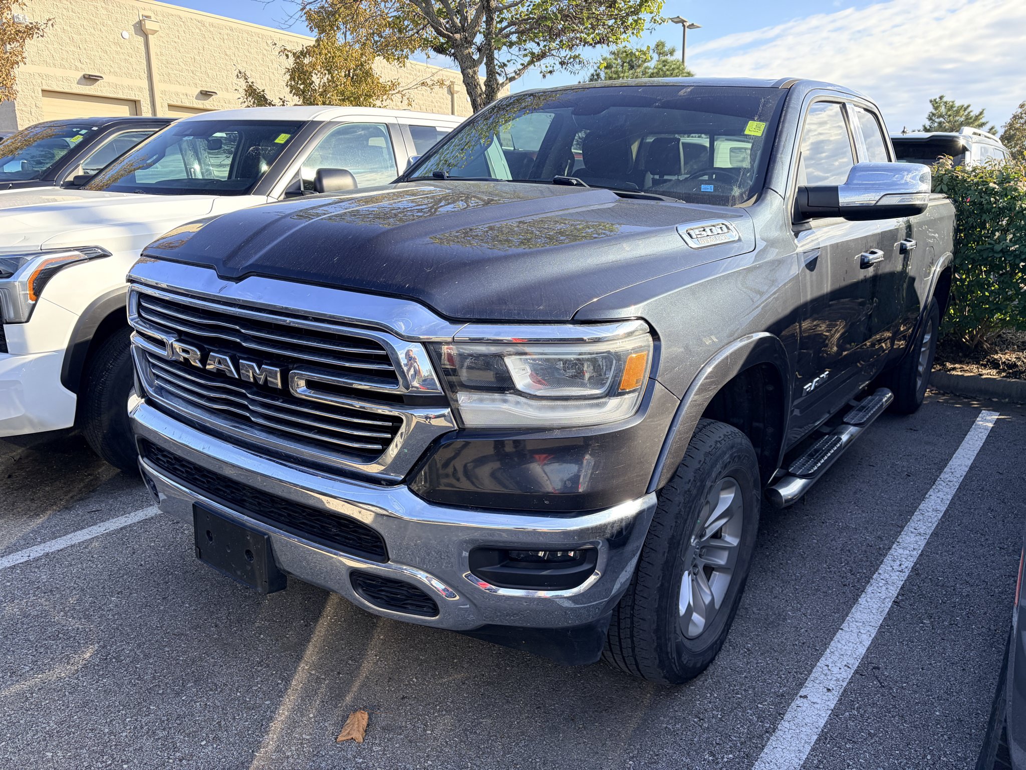 Used 2019 RAM 1500 Laramie AWD/4WD image 1