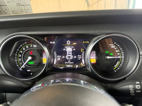 Used 2023 Jeep Wrangler Unlimited Sahara w/ Cold Weather Group AWD/4WD image 14