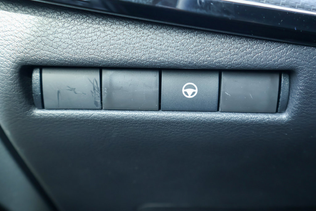New 2026 Nissan Kicks SR w/ Cold Weather Package AWD/4WD image 15