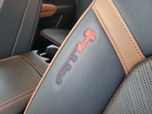 Used 2023 GMC Canyon AT4 w/ AT4 Premium Package AWD/4WD image 12