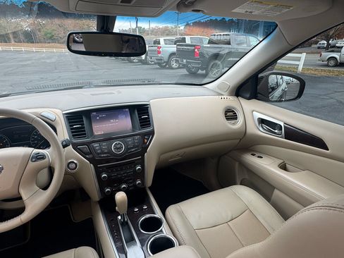 Used 2014 Nissan Pathfinder Platinum w/ Platinum Premium Package image 24