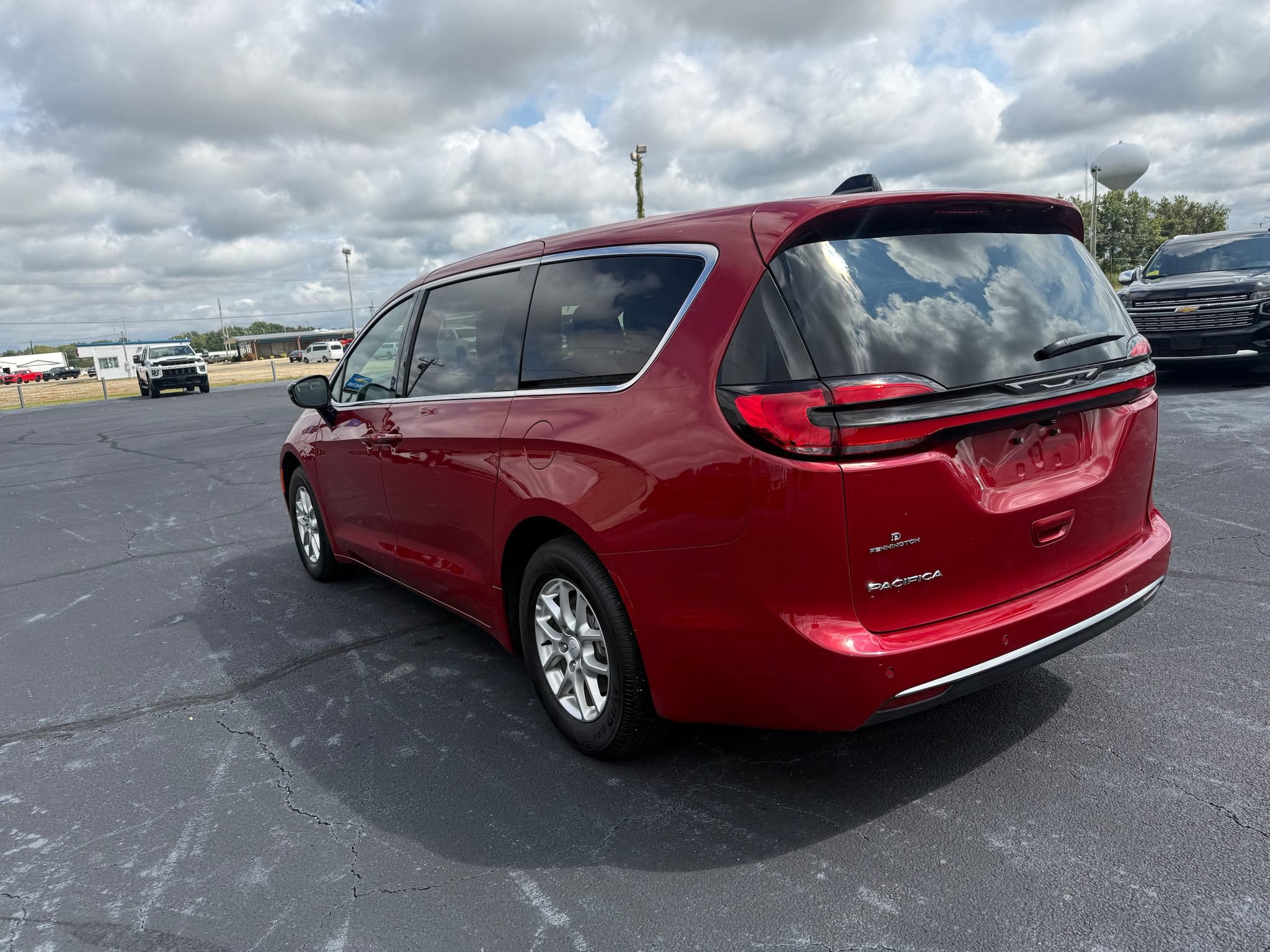Used 2027 Chrysler Pacifica Select FWD image 47