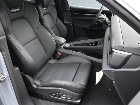 New 2025 Porsche Macan 4 Electric image 12