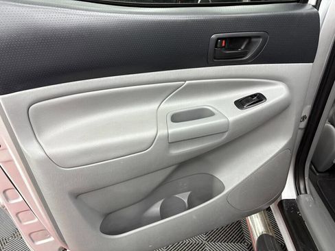 Used 2012 Toyota Tacoma PreRunner w/ TRD Sport Pkg RWD image 8