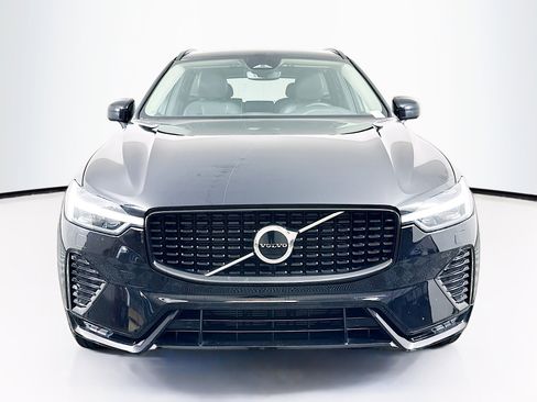 Used 2025 Volvo XC60 B5 Core image 2