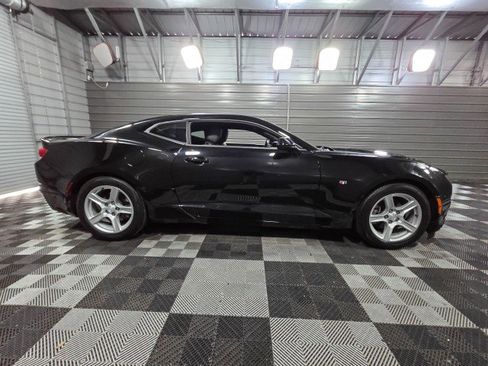 Used 2019 Chevrolet Camaro LT RWD image 9