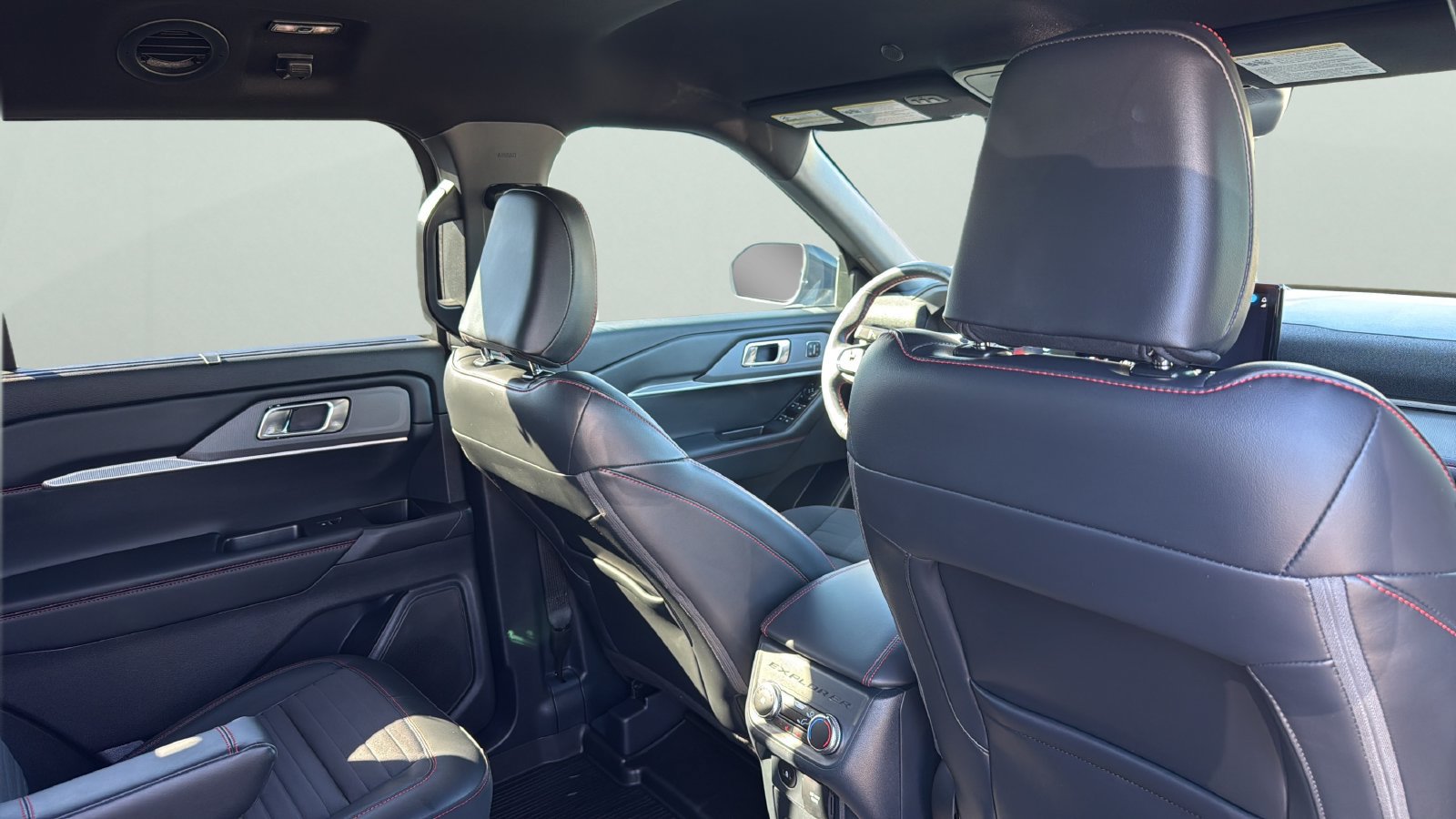 Used 2025 Ford Explorer ST-Line w/ Premium Package RWD image 28