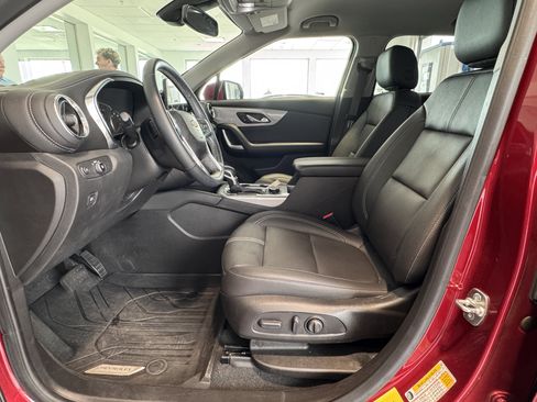 Used 2024 Chevrolet Blazer LT FWD image 2