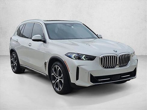 Used 2026 BMW X5 xDrive50e w/ Climate Comfort Package AWD/4WD image 3