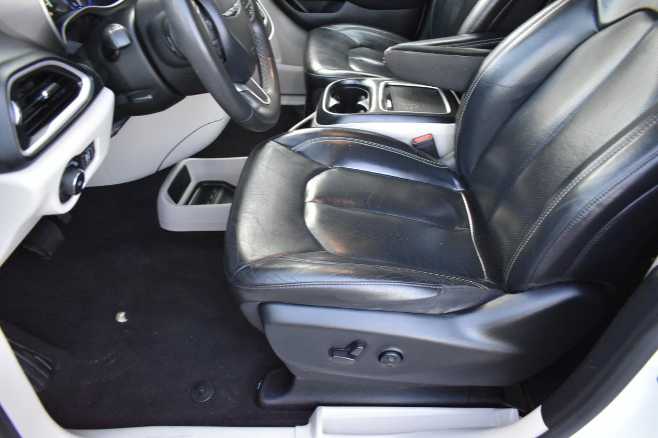 Used 2022 Chrysler Pacifica Touring-L FWD image 24