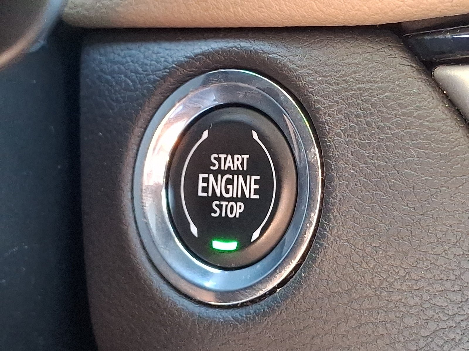 Used 2024 Cadillac XT4 Luxury w/ Cold Weather Package FWD image 31