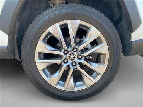 Used 2020 Toyota RAV4 Limited FWD image 18