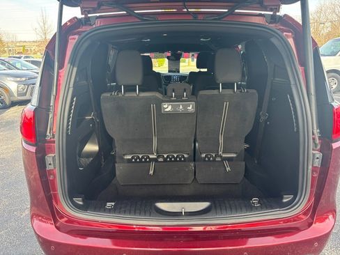 Used 2020 Chrysler Pacifica Touring w/ Advanced Safetytec Group image 8