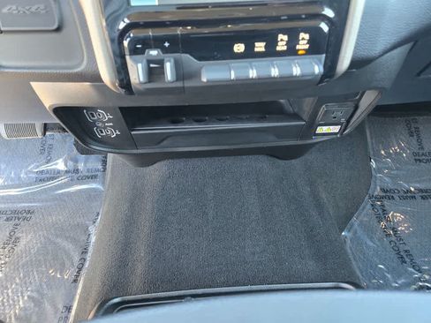 Used 2024 RAM 2500 Laramie AWD/4WD image 15