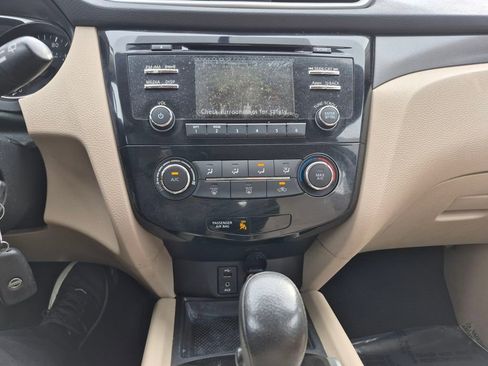 Used 2016 Nissan Rogue S image 13