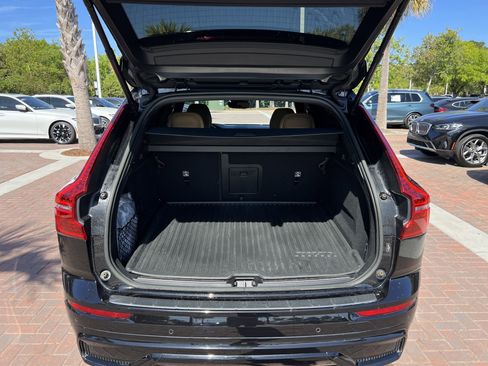 Used 2023 Volvo XC60 B5 Ultimate w/ Climate Package image 32
