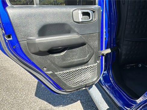 Used 2018 Jeep Wrangler Unlimited Sahara image 20