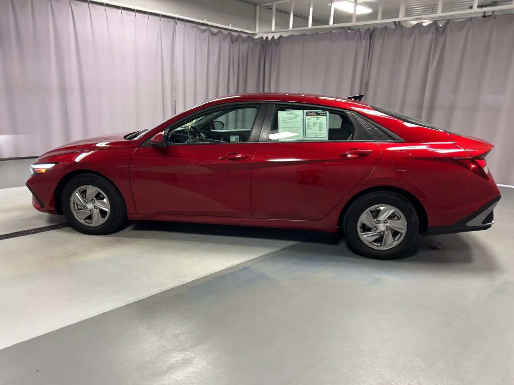 Used 2025 Hyundai Elantra SE FWD image 4