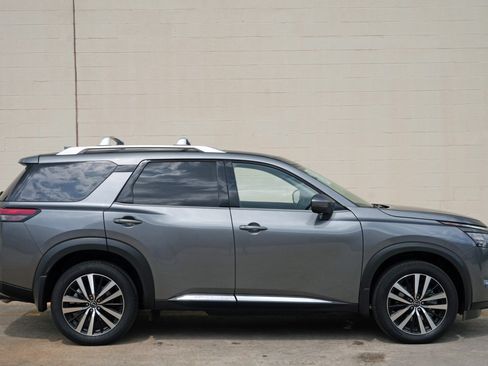Used 2025 Nissan Pathfinder Platinum w/ Cargo Package AWD/4WD image 51