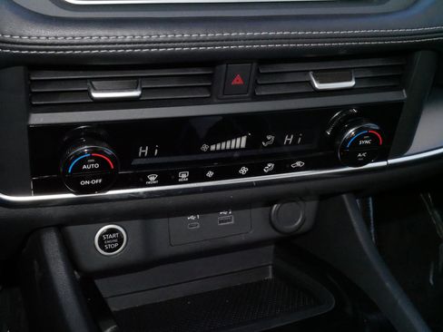 Used 2023 Nissan Rogue SV image 23