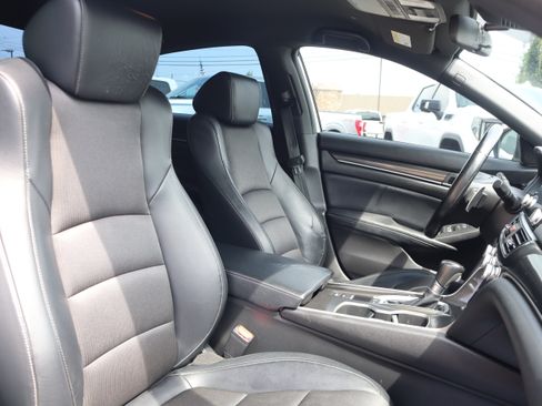 Used 2018 Honda Accord Sport image 25