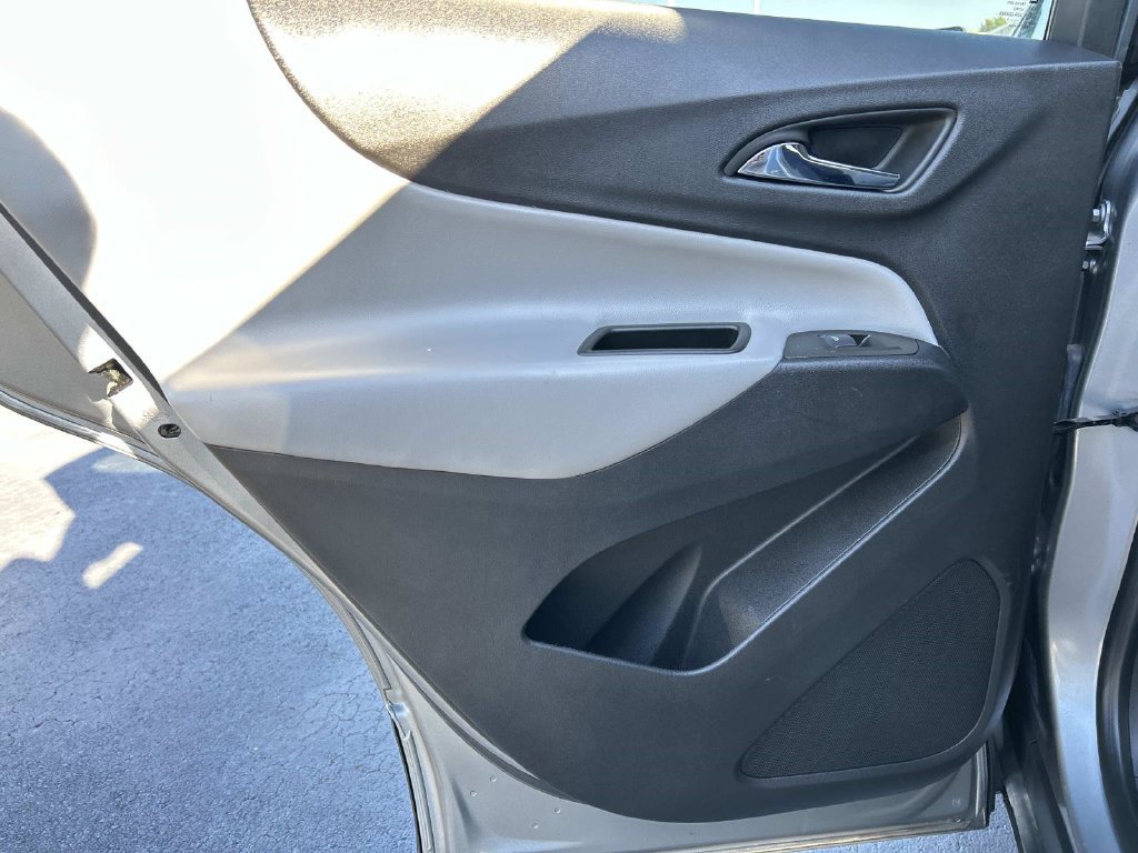 Used 2023 Chevrolet Equinox LS w/ LS Convenience Package FWD image 12