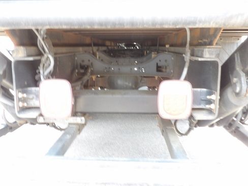 Used 2016 Ford F750 2WD Regular Cab Super Duty image 40
